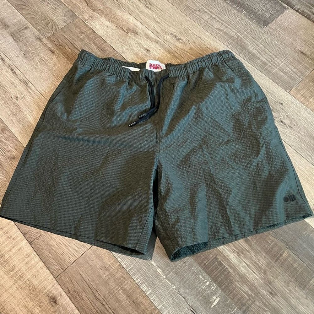 Solid & Striped The Long
Classic Swim Trunks
*Olive Seersucker* size xl